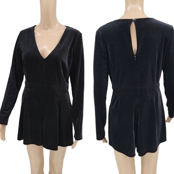 Gianni  Bini Black Velour Long Sleeve Romper Women's Medium - Picture 1 of 14